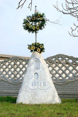 Figurka stojąca przy trasie Bielsk - Zągoty.
