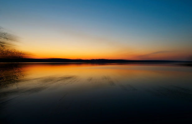 Wschód słońca nad Wisłą - Duninów
wiem, że kadr przepołowiony ale tak miało być i jest :D
