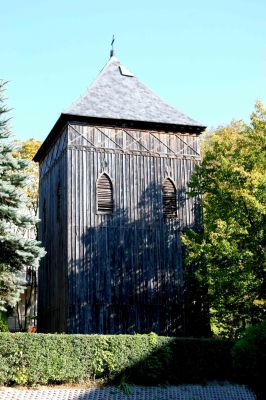 Dzwonnica przy kościele Św. Dominika
