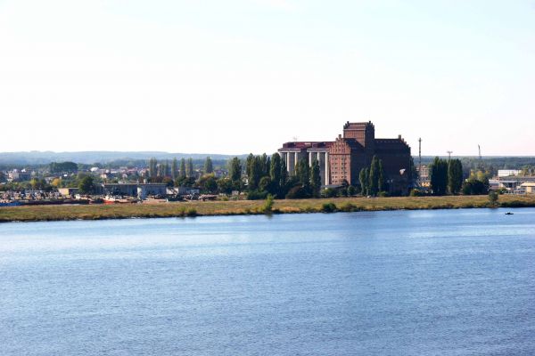 Widok ze skarpy na Radziwie.
