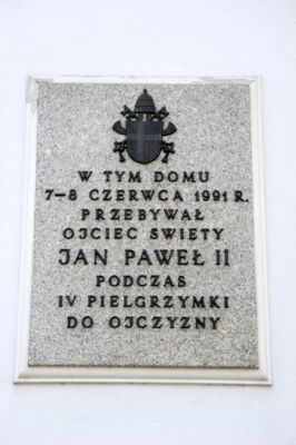 Tablica - Pałac Biskupi .

