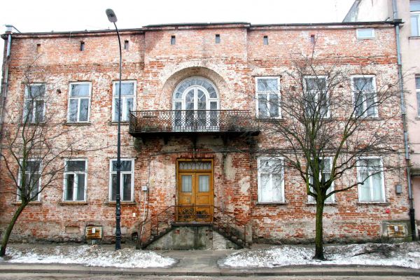 Budynek przy Pl. Obrońcow Warszawy
