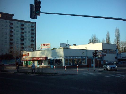 "Centrum Handlowe" a tak na serio budynek nazywany dołkiem przy ul. Miodowej
