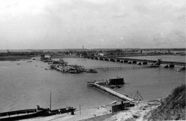 Budowa mostu drogowo-kolejowego - 1937/38
