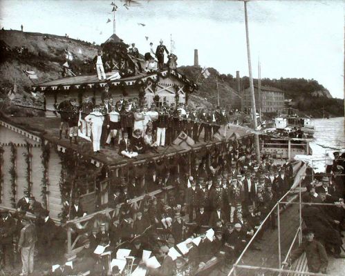 Przystań towarzystwa wioślarskiego 1905r
Przystań towarzystwa wioślarskiego 1905r
