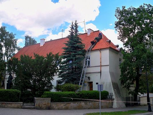 Dom pod Trąbami
Dekarze zadekowali się na dachu.
