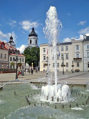 Afrodyta spoglądająca na farę
