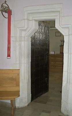 Miszewo Murowane - kościół
Gotycki kamienny portal schodkowy, prowadzący do gotyckiej zakrystii.
Słowa kluczowe: Miszewo Murowane