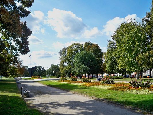Park
na pl. Obrońców Warszawy.
