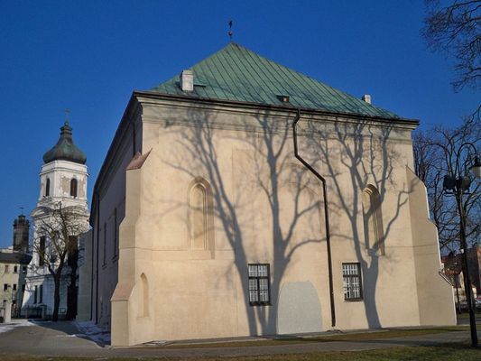 Fara
Tak wygląda kościół po otynkowaniu południowej j zachodniej elewacji.
Słowa kluczowe: fara