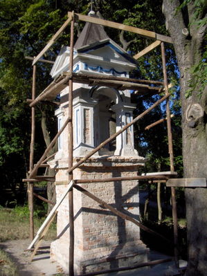 Remont kapliczki nad Parową
