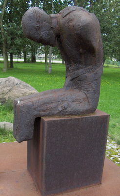 Pomnik Ofiar Totalitaryzmu
Rzeżbiarski fragment pomnika (ul. Łukasiewicza)
Słowa kluczowe: pomnik