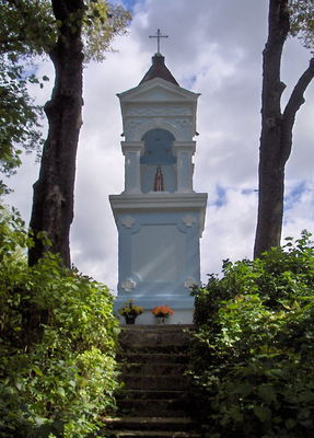 Odnowiona kapliczka nad Parową
Słowa kluczowe: Skarpa Parowa kapliczka