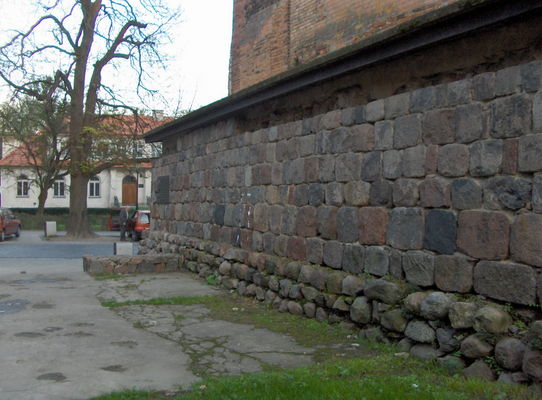 Mur ciosowy auli Władysława Hermana
