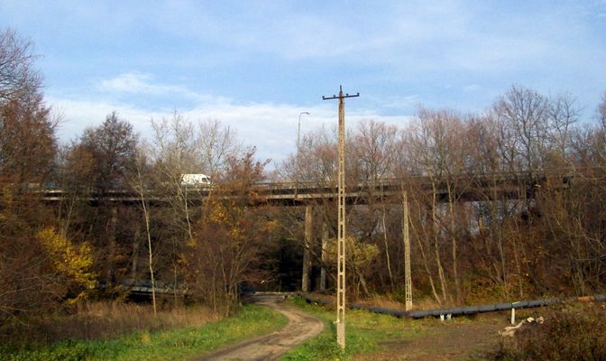 Most nad Parową.
"Skrzyżowanie" ul. Dobrzyńskiej z ul. Parową
Słowa kluczowe: most Parowa Dobrzyńska