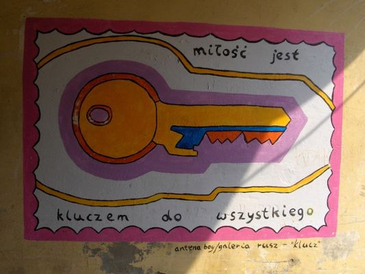 Pomalowany Hotel Angielski
Malunek z bramy "klucz"
Słowa kluczowe: Tumska