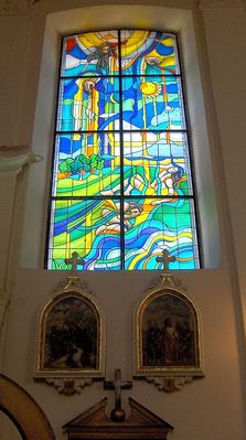 Wnętrze z witrażem
Fragment wnętrza kościoła w Drobinie.
Słowa kluczowe: Drobin