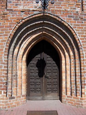 Łęg Probostwo
Boczne wejście do kościoła - gotycki portal.
Słowa kluczowe: Łęg Probostwo