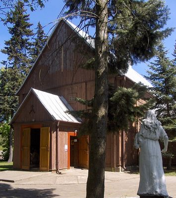 "Pielgrzym"
Figurę nagrobkową można wziąć za skamieniałego pielgrzyma wędrującego do kościoła w Trzepowie.
Słowa kluczowe: Trzepowo Kościół