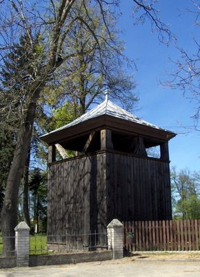 Drewniana dzwonnica w Trzepowie
"Emerytowana" dzwonnica z dzwonem Aleksy, obecnie pięknie dzwonią dzwony elektroniczne.
Słowa kluczowe: Trzepowo dzwonnica