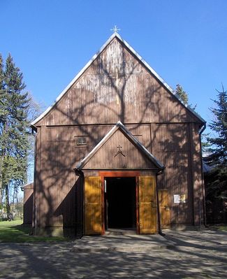 Kościół w Trzepowie
Zabytkowy, drewniany kościół konsekrowany w 1598 roku, wielokrotnie remontowany, pod koniec XVIII wieku gruntownie przebudowany.
Słowa kluczowe: Trzepowo kościół