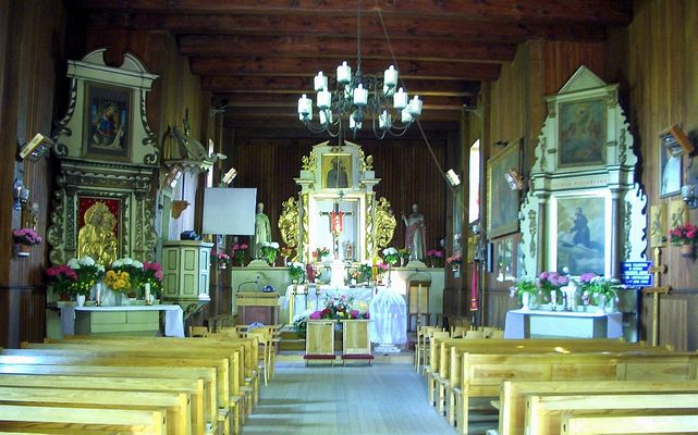 Wnętrze kościoła w Trzepowie
Słowa kluczowe: Trzepowo kościół