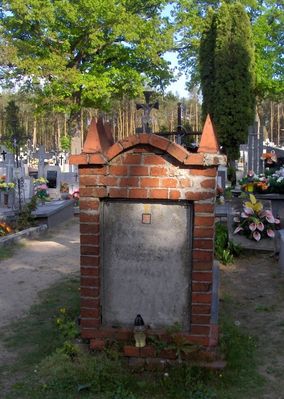 Cmentarz w Zakrzewie Kośc.
Nagrobek Ludwiki Krajewskiej herbu Jasieńczyk.
Słowa kluczowe: Zakrzewo