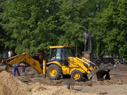 "Pańskie oko konia tuczy"
Pan Ignacy dogląda postępu robót.
Słowa kluczowe: Skarpa pomnik Łukasiewicza