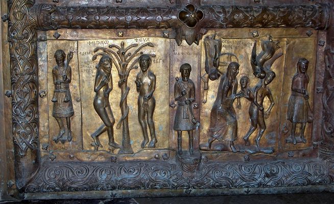 DRZWI PŁOCKIE - detal
Dolna kwatera płn. skrzydła z wizerunkami Riquina, Waismutha i Anonima, odlewników z Magdeburga, wykonawców drzwi do katedry.
Słowa kluczowe: drzwi płockie