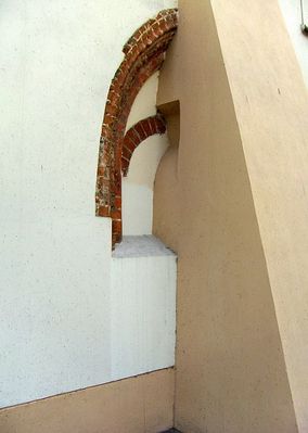 Pamiątka po dominikanach
Fragment późnoromańskiego portalu byłego kościoła św. Dominika.
