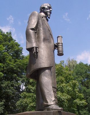 Łukasiewicz z bliska
