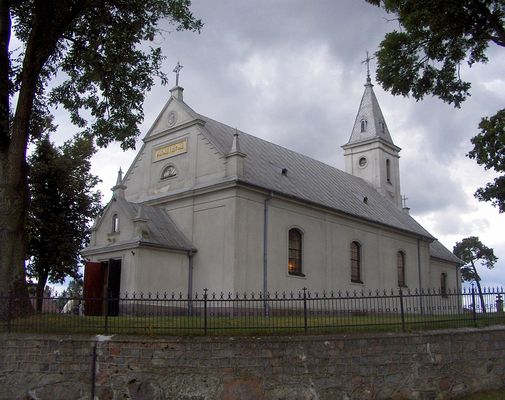 WOŹNIKI
Klasycystyczny kościół z 1818 roku.
Słowa kluczowe: Woźniki