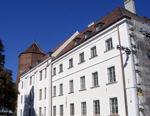 Zamek / Opactwo / Muzeum
Południowa elewacja już odrestaurowana.
