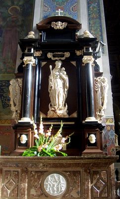 Katedra
Ołtarz Matki Bożej Mazowieckiej po renowacji, bez wotów.
Słowa kluczowe: katedra ołtarz