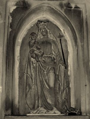 Madonna z gniazdkiem
Detal nagrobka Eugenii Mejer zm. w 1901 r. Cmentarz przy Kobylińskiego.
