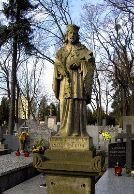 Św. Jan Nepomucen
Figura na anonimowym nagrobku na cmentarzu przy Kobylińskiego.
