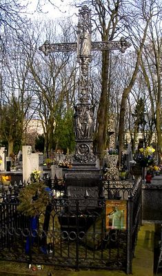 Nagrobek Władysławy Gradomskiej
Odnowiony, żeliwny nagrobek na cmentarzu przy Kobylińskiego.
