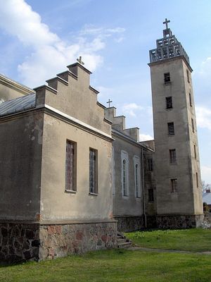 Czermno
Kościelne przybudówki - wieża i zakrystia.
Słowa kluczowe: Czermno