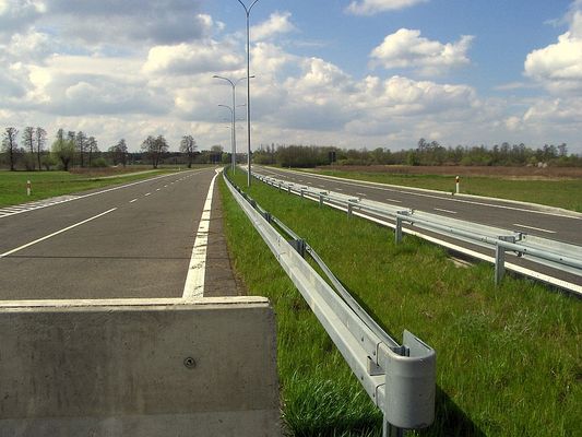 Droga do nikąd
Przy rondzie w Radziwiu jest ładny początek, ale dalej ...?
