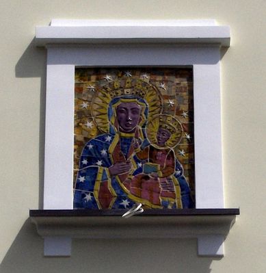 Mozaikowa Madonna
Obraz na przyulicznym budynku seminarium duchownego.
Słowa kluczowe: Płock seminarium madonna
