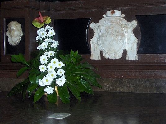 Katedra
Fragment oltarza Matki Bożej Mazowieckiej z herbem Zadora, biskupa Hieronima Cieleckiego.
Słowa kluczowe: Płock katedra herb biskup Cielecki