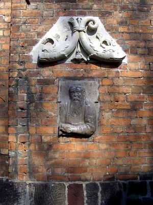 A kto to, a kto to jest?
Kto wie, czyj wizerunek wmurowano w ścianę muzeum diecezjalnego?
