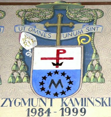 HERBOWY POCZET BISKUPÓW PŁOCKICH wg fryzu w katedrze płockiej
79. Zygmunt Kamiński herb kapłański (1988 - 1999)
Słowa kluczowe: katedra herb biskup Kamiński