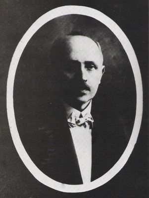 Aleksander Poray-Różycki (1871 - 1931)
Malarz, rysownik, nauczyciel rysunków w płockich szkołach. Namalował znany obraz Obrona Płocka w 1920 r. (Barykada przy poczcie).
