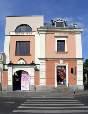 Narożna kamienica
Róg ulic Sienkiewicza i Bielskiej.
