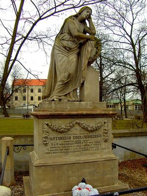 Piękny nagrobek
na najstarszej części cmentarza katolickiego, niesłusznie nazywanym Płockie Powązki.
