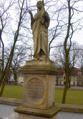 Pomnik na starym cmentarzu
