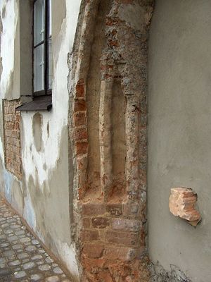 Odkrycie gotyckiego portalu fary
Odkrywcy zniszczyli pięć portalowych cegieł.
Słowa kluczowe: fara