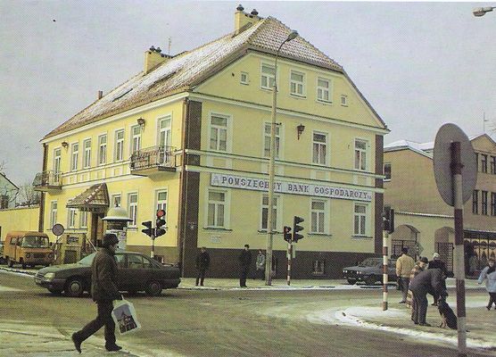 Bank na rogu ulic Kolegialnej i 1Maja 1993 r.
