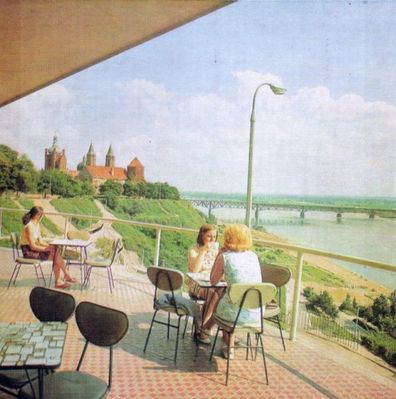 Z KSIĄŻKI "PŁOCK"
Widok z tarasu Domu Wycieczkowego PTTK.
